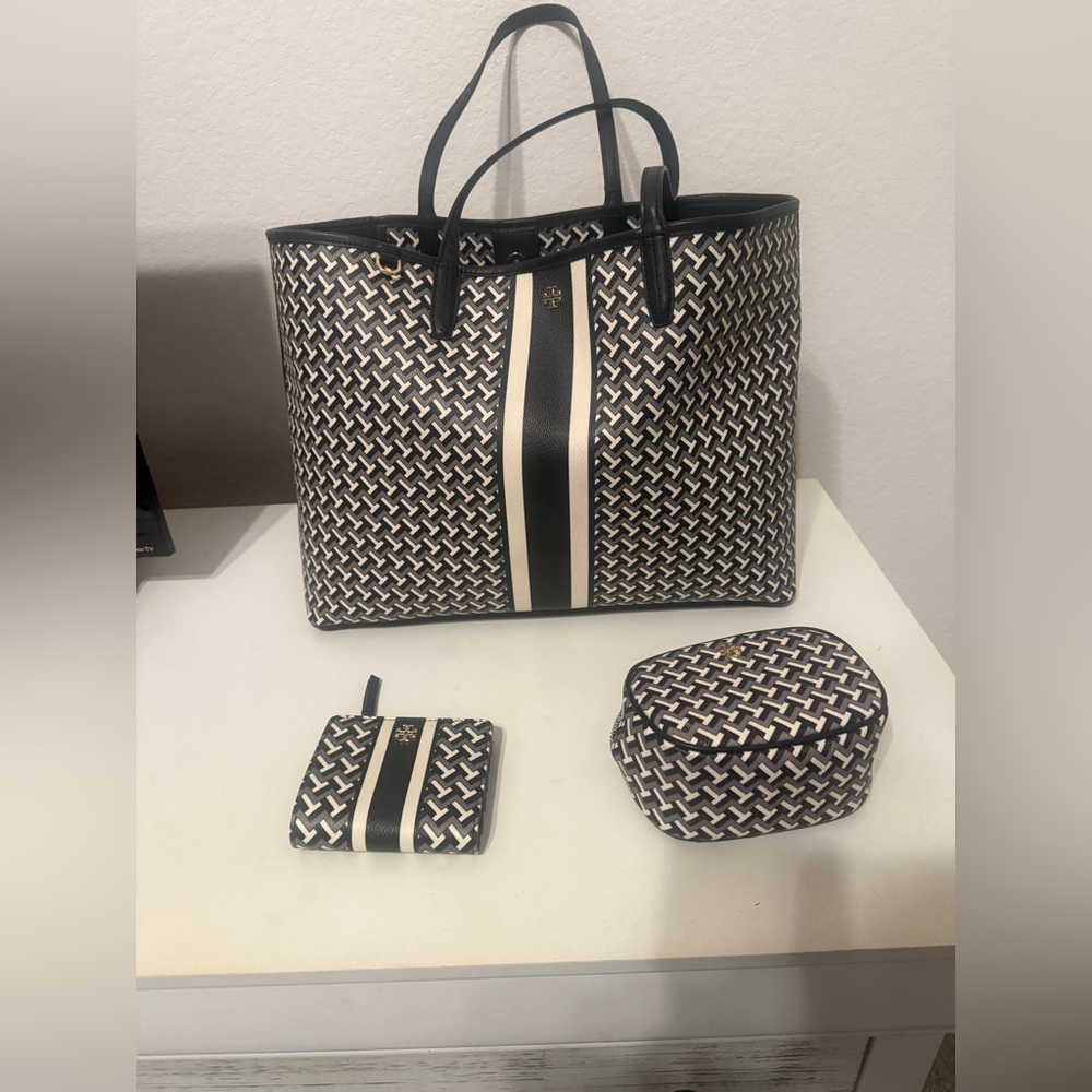 Tory Burch Patterned Women’s Tote with wallet